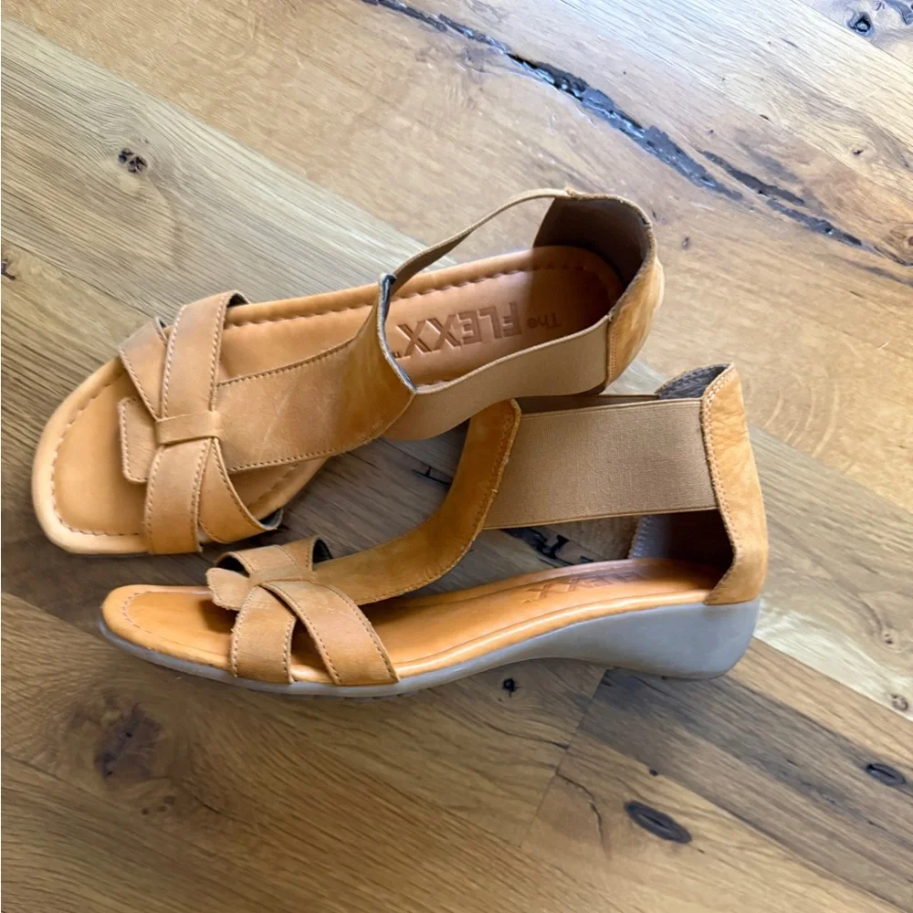 The FLEXX  T Strap Slip On Dark Orange Sandals Size 7.5 - Picture 2 of 6